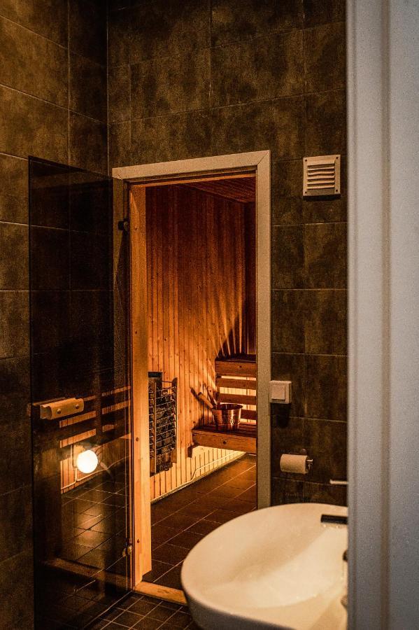 מוטלה Hotell Carl Friman מראה חיצוני תמונה